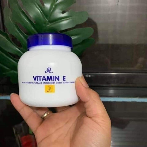 AR Vitamin E Moisturizing Cream Enriched With Sunflower Oil 200g (Blue Lid)