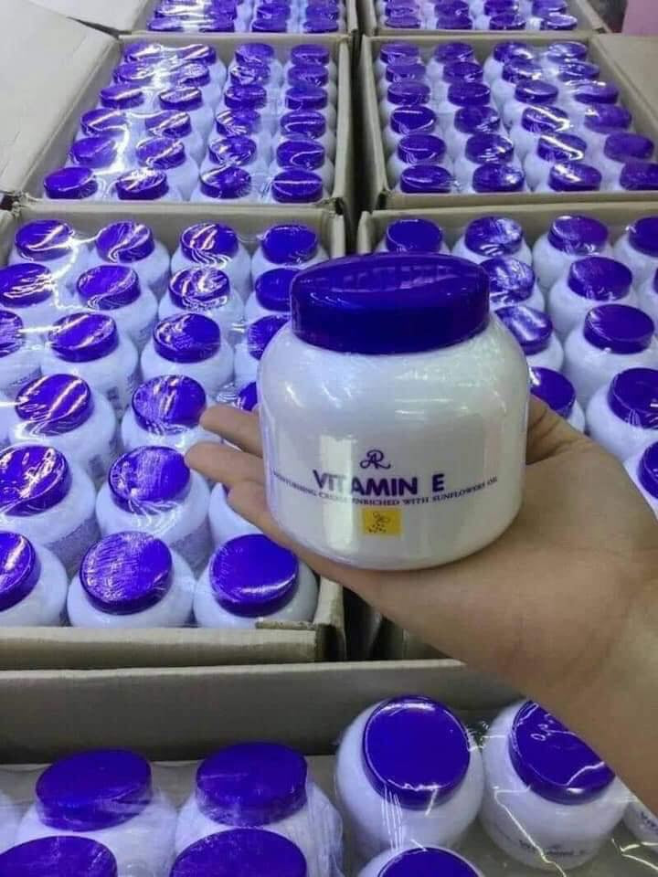 AR Vitamin E Moisturizing Cream Enriched With Sunflower Oil 200g (Blue Lid) - My Care Kits
